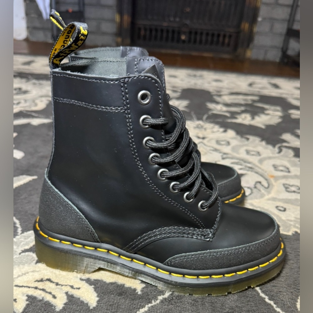 Dr Martens BRAND NEW! BLACK 1460 Guard Panel Leather Unisex Boots Women’s Size 5